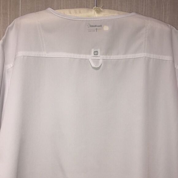 Wonder Wink 4X 4 Way Stretch Hi Performance White Scrub Top - Picture 10 of 15